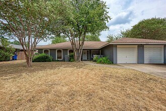 Building Photo - 8103 Exmoor Dr