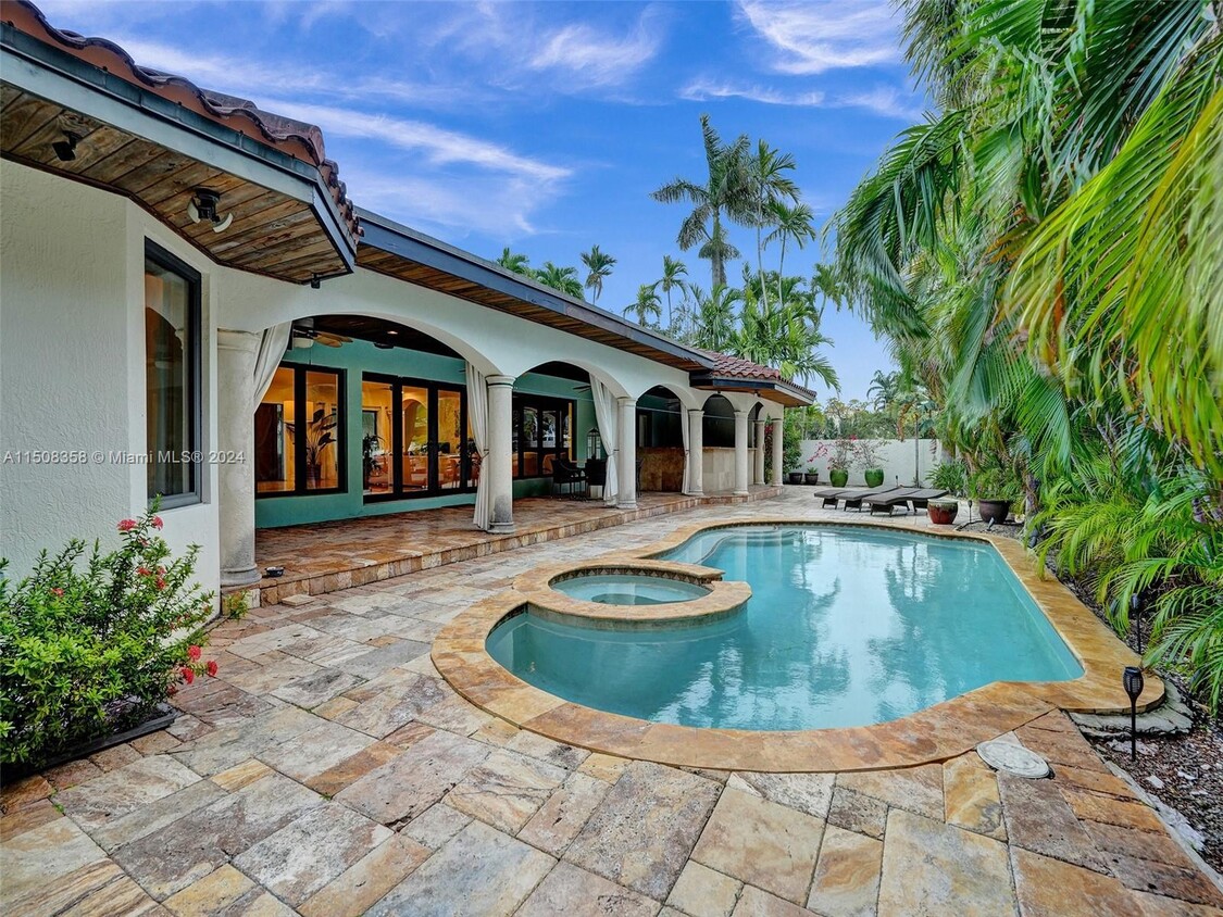 Primary Photo - 515 Lido Dr
