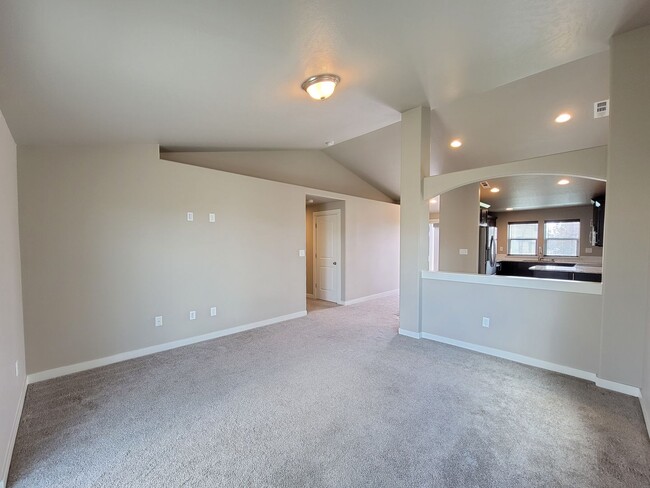 Building Photo - Great South Richland Location