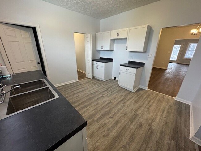 Building Photo - Completely renovated 2BR/1BA single family home minutes from Downtown Indy!