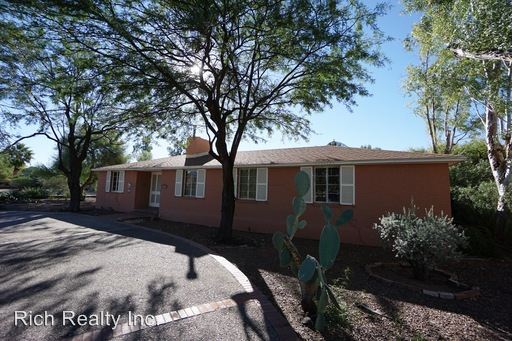 Primary Photo - 2050 E Hampton St