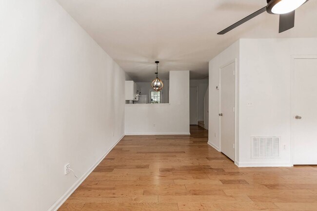 Building Photo - Amazing home 10 minutes to Downtown Raleigh