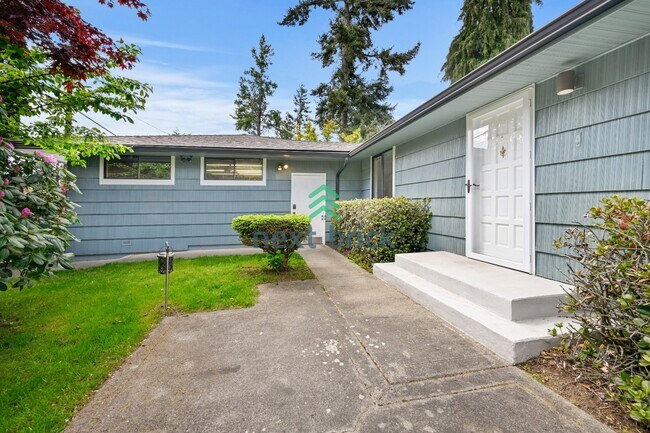 Foto del edificio - Charming 3-Bed, 2-Bath Remodeled Home in Prime Edmonds Location!