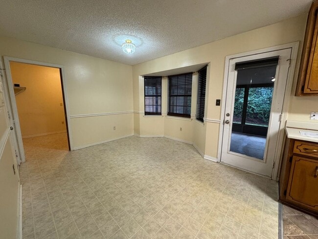 Building Photo - 800 Christian Dr