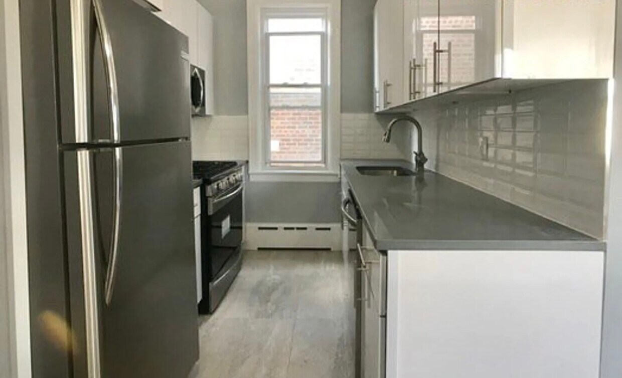 Primary Photo - 2144 71st St