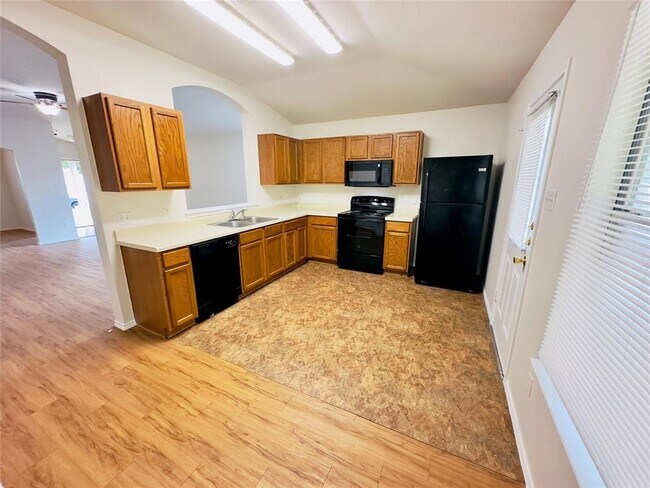 Foto del edificio - 3110 Caleb Dr