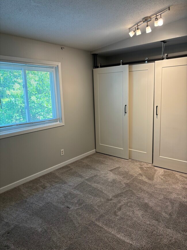 Foto del edificio - 17568 Pond Cir