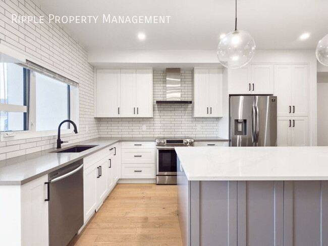 Building Photo - 6 MONTH LEASE - GORGEOUS 3 BEDS/2.5 BATHS ...
