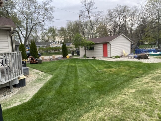 Building Photo - 23231 W Lakeshore Dr