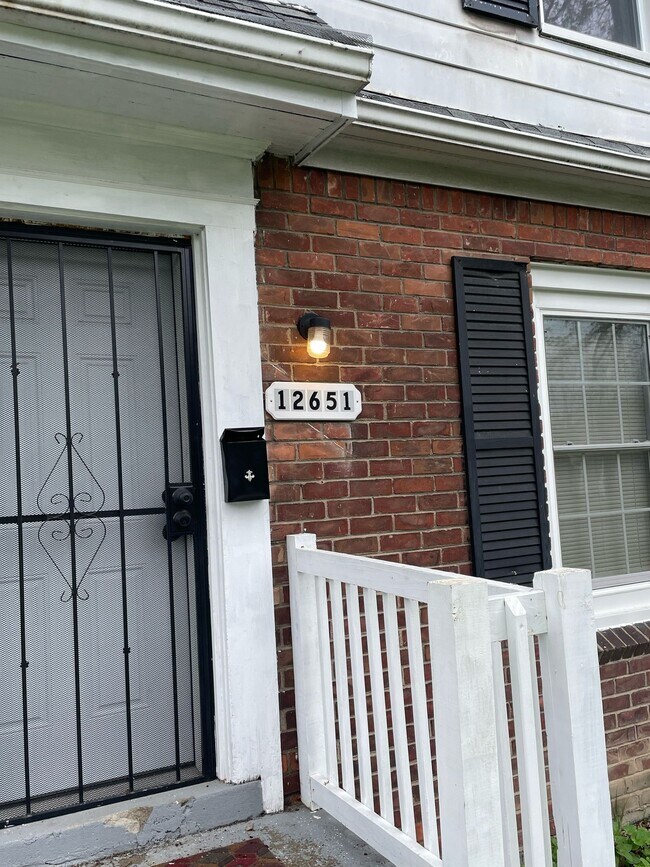 Foto del edificio - 12651 Kelly Rd