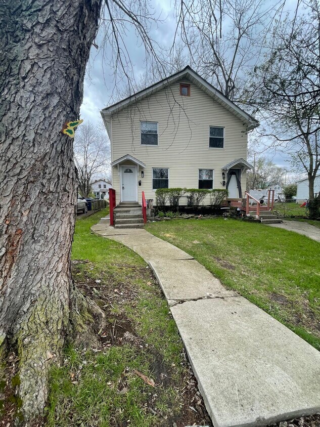 Primary Photo - 693 N Dawson Ave