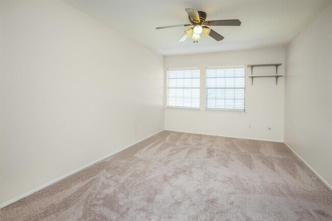 Foto del edificio - 2611 Grants Lake Blvd