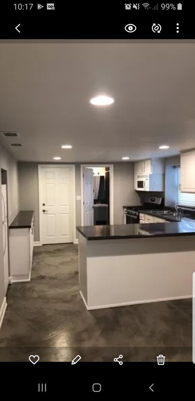 kitchen - 2255 W Huron St