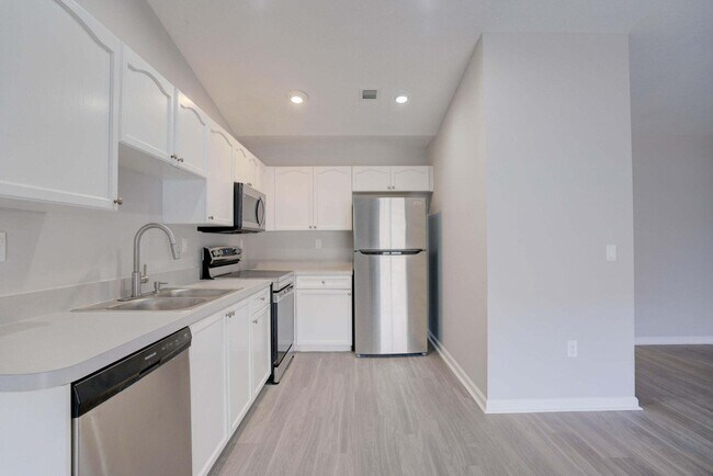 Building Photo - 9244 Roan Ln