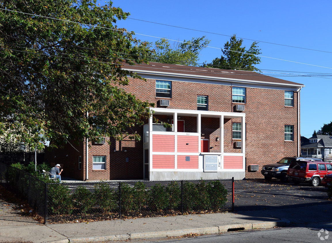 Building Photo - 963-965 Chalkstone Ave