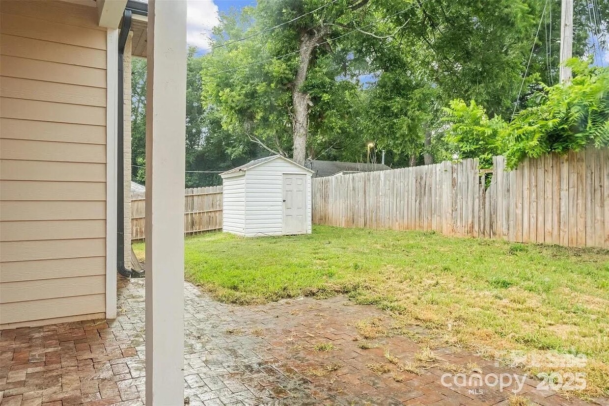 Foto del edificio - 204 W Wade St