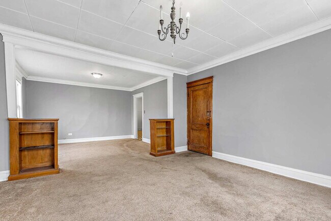 Building Photo - 1509 N Linder Ave