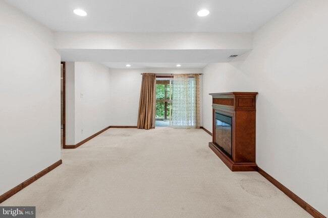 Building Photo - 7700 Newington Forest Ave