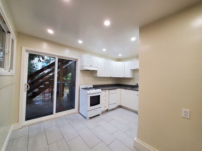 Building Photo - 55 Brosnan St
