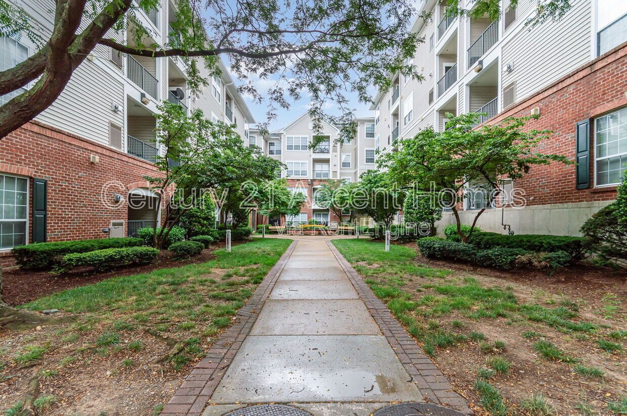 Photo - 4860 Eisenhower Ave
