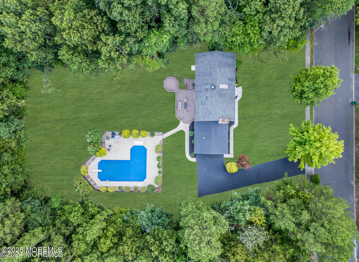Building Photo - 15 Elana Dr