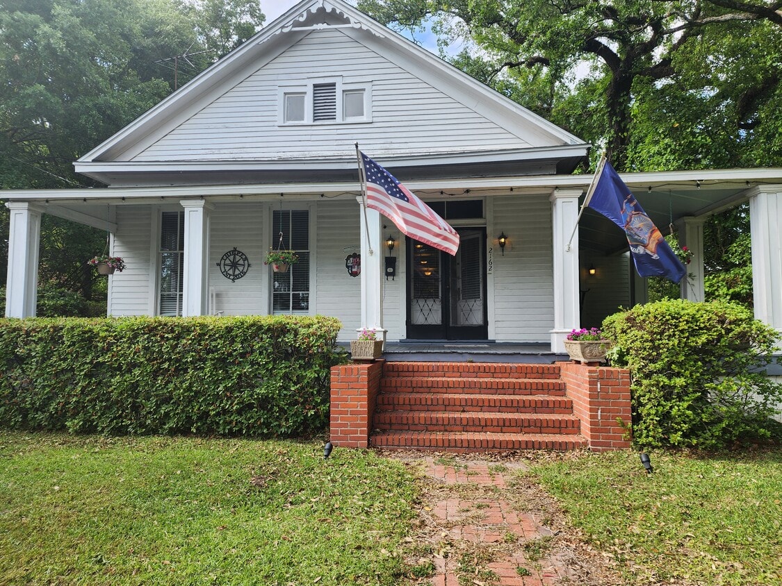 Primary Photo - 2162 Dauphin St