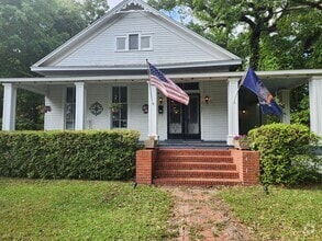 Building Photo - 2162 Dauphin St