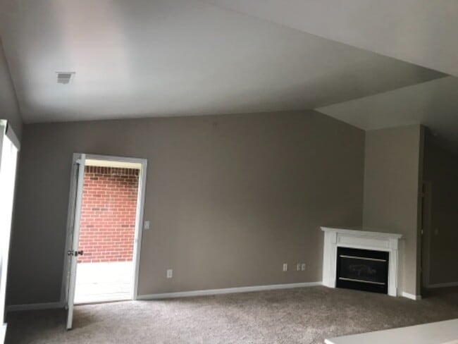 Foto del edificio - 26905 Carrington Pl