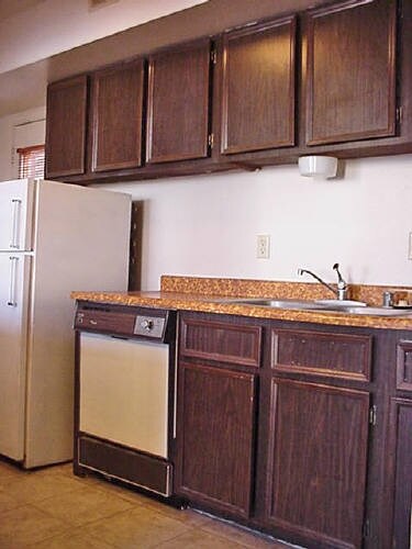 Cocina - 11000 Towner Ave NE