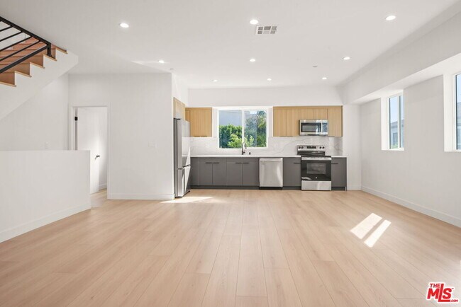 Foto del edificio - 1709 Burnside Ave