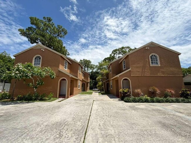Building Photo - 13986 Morning Glory Dr