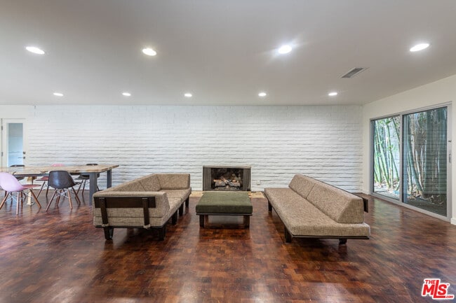 Foto del edificio - 12931 Valleyheart Dr