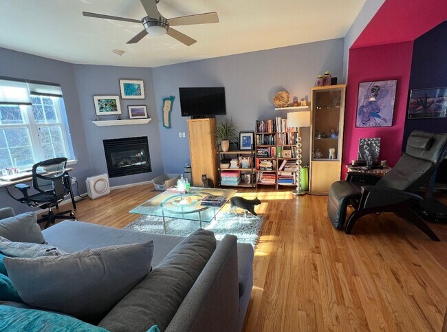 Foto del edificio - 2 bed 2.5 bath available 9/17!