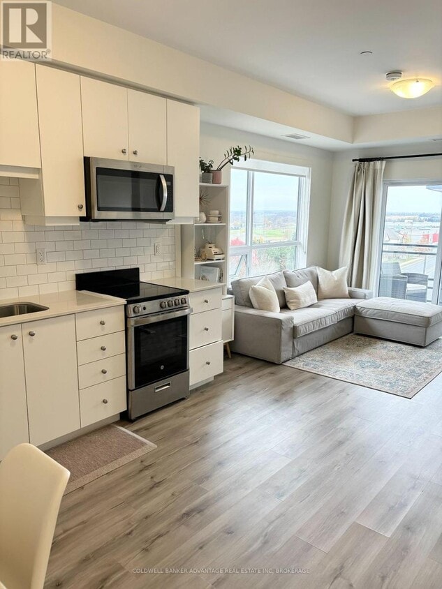 Photo principale - 243-243 Northfield Dr E