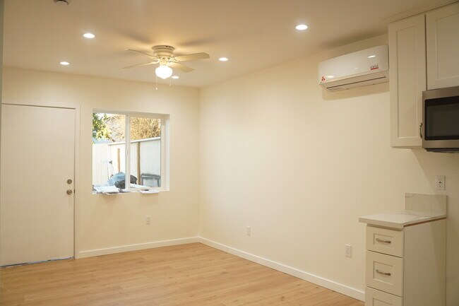 Foto del edificio - 12149 Alondra Blvd