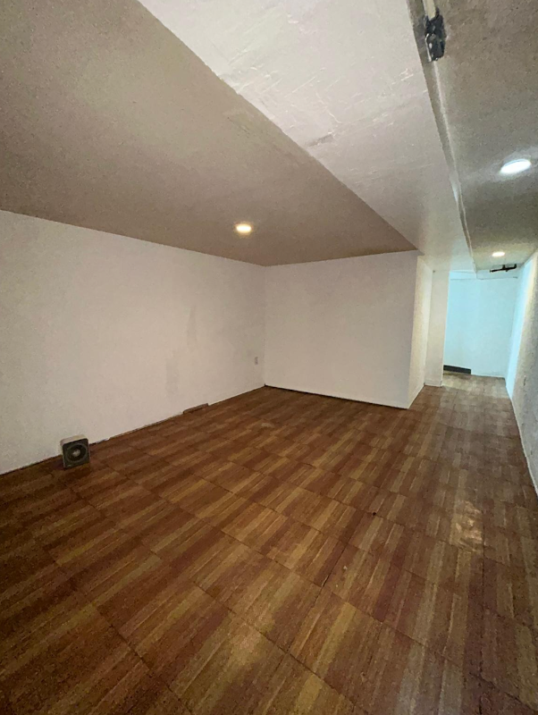 Building Photo - 309 Vanderbilt St