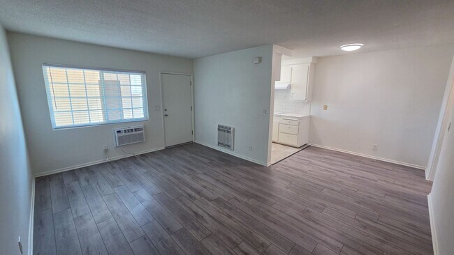 Building Photo - Upstairs Vacancy in West La Habra!