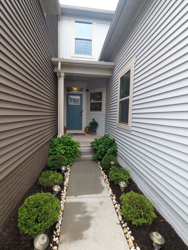 Building Photo - Stunning villa in the Harrison Terrace com...