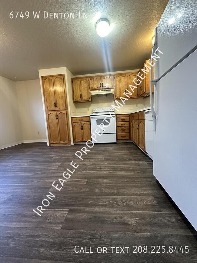 Foto del edificio - 6749 W Denton Ln