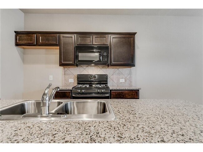 Building Photo - 2880 Donnell Dr