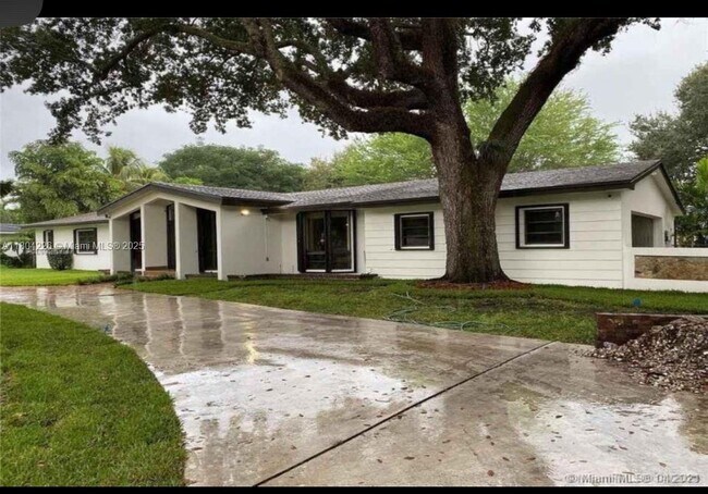 Building Photo - 7440 SW 70th Terrace