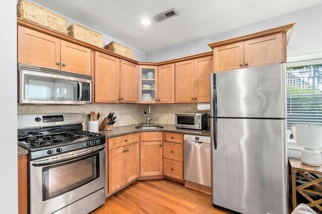 Foto del edificio - 394 E 8th St