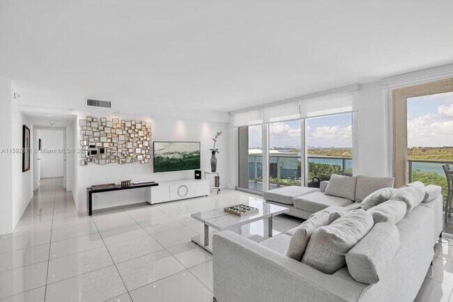 Foto del edificio - 100 Bayview Dr