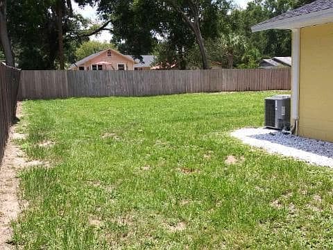 Large rear yard shared with only one other tenant - 200 S Simpson St