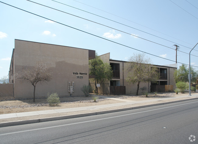 Building Photo - Vida Blue Apartments