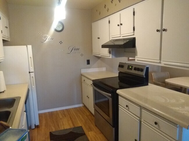 Foto del edificio - 1440 N Idaho Rd