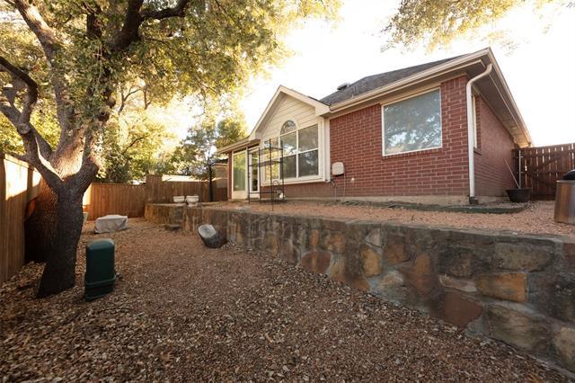 Foto del edificio - 2405 Sunflower Ln