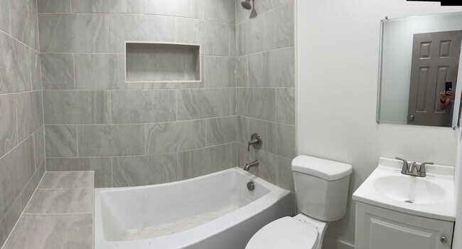 Building Photo - Completely Renovated 4Bath/2Bed Home in Cl...
