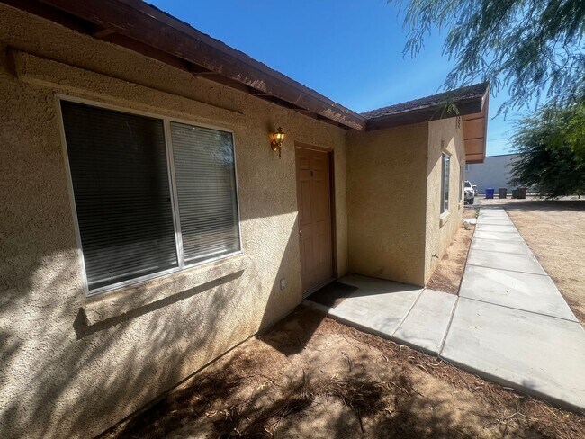 Foto del edificio - 6320 Mesquite Ave
