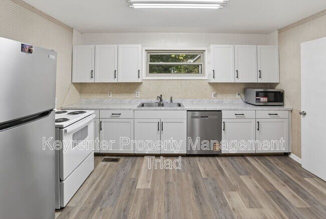 Foto del edificio - 402 Rand Blvd